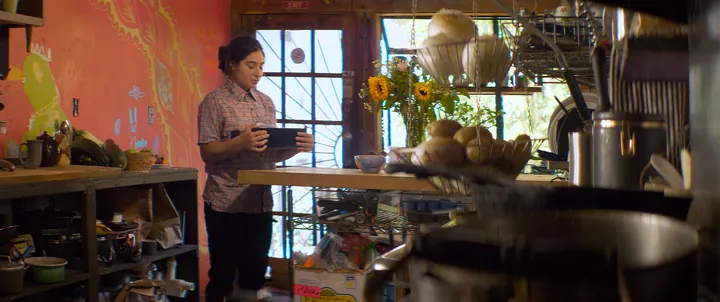 Bahari film still: Box Carress